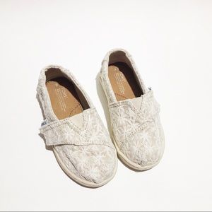 Tiny TOMS Natural Daisy Metallic Shoes